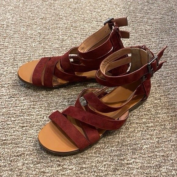 Strappy Brown Sandals with Adjustable Buckle Closure - Picture 3 of 4